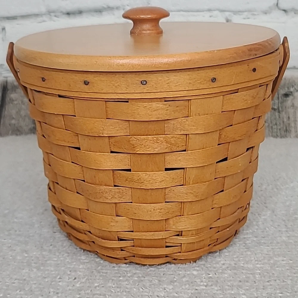 Longaberger Handmade Vintage '99 Medium Fruit Basket 13102 w/Wooden Lid & Insert